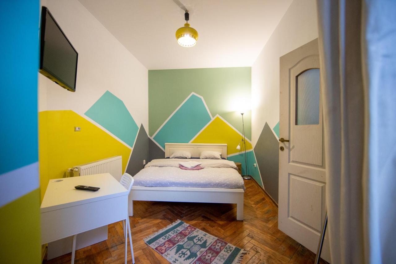 Hostel Cornel ทิมิชัวรา ภายนอก รูปภาพ