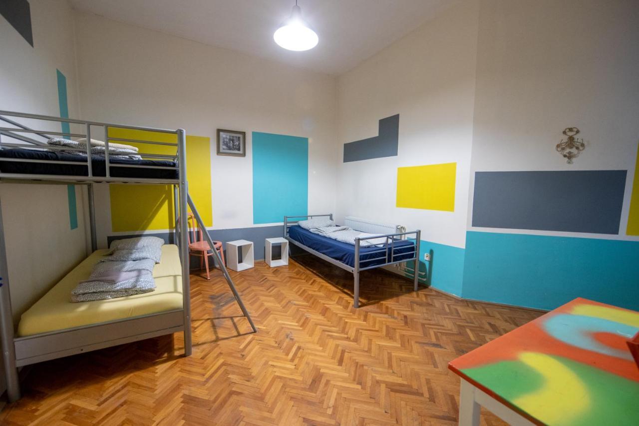 Hostel Cornel ทิมิชัวรา ภายนอก รูปภาพ