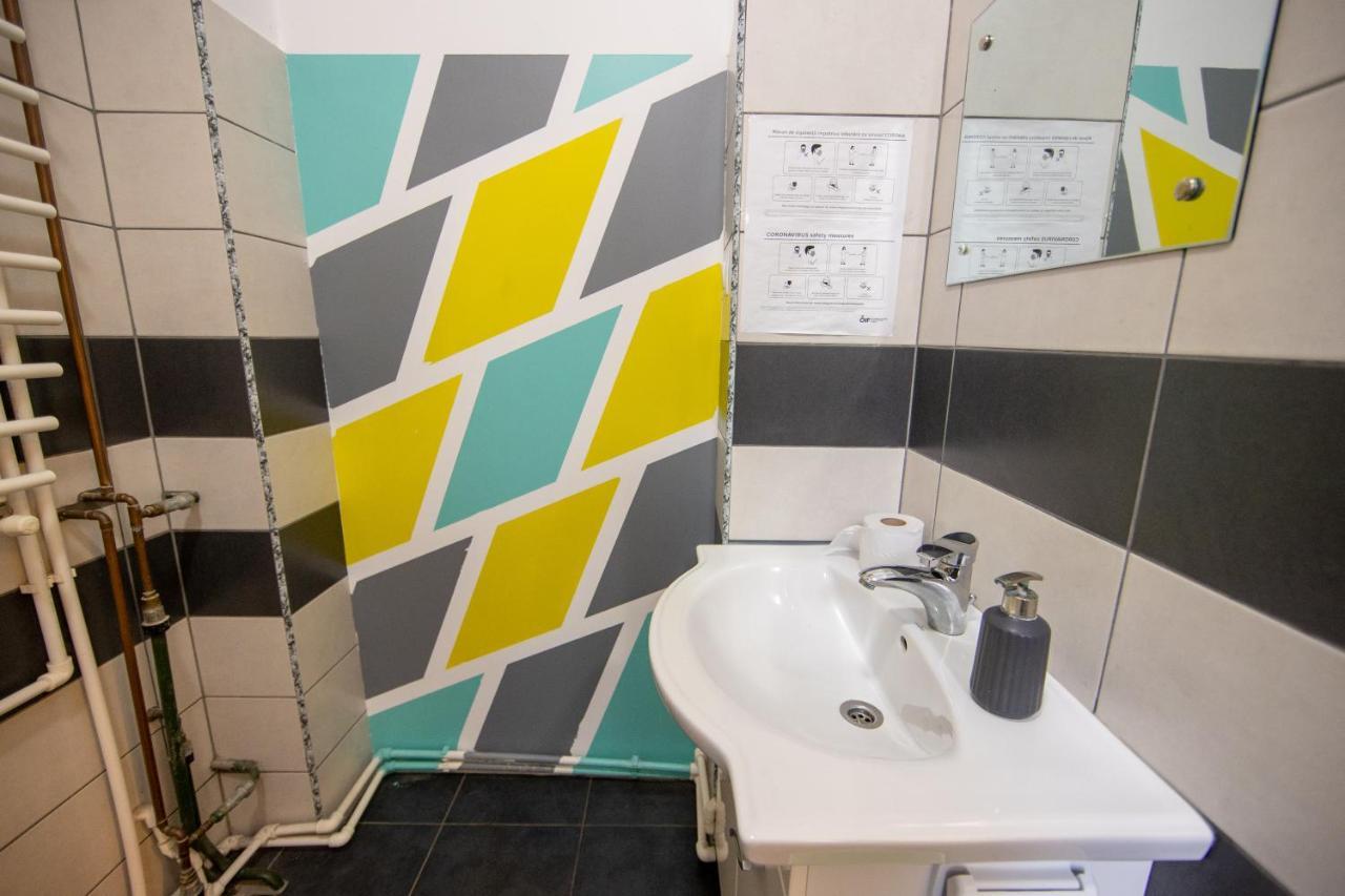 Hostel Cornel ทิมิชัวรา ภายนอก รูปภาพ
