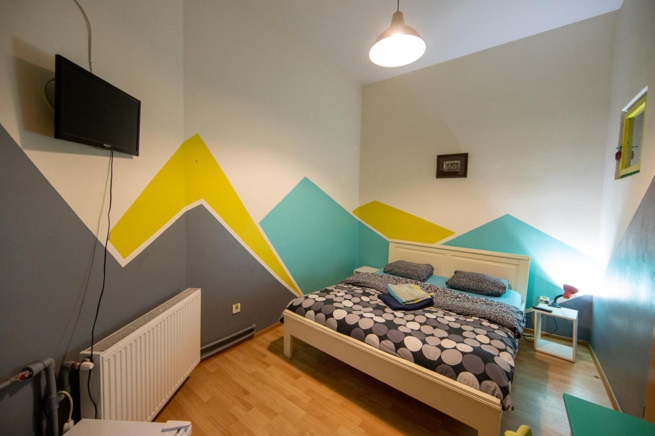 Hostel Cornel ทิมิชัวรา ภายนอก รูปภาพ