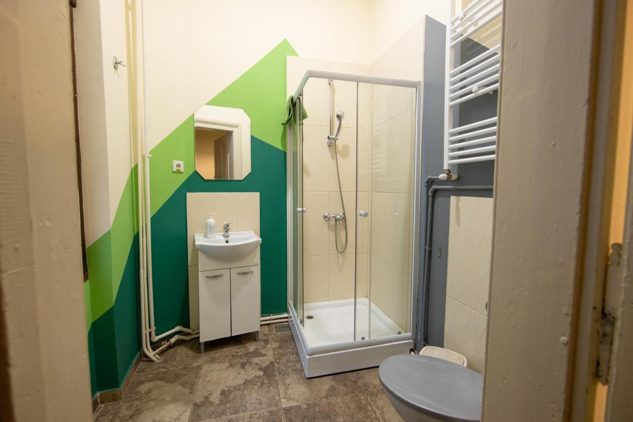Hostel Cornel ทิมิชัวรา ภายนอก รูปภาพ