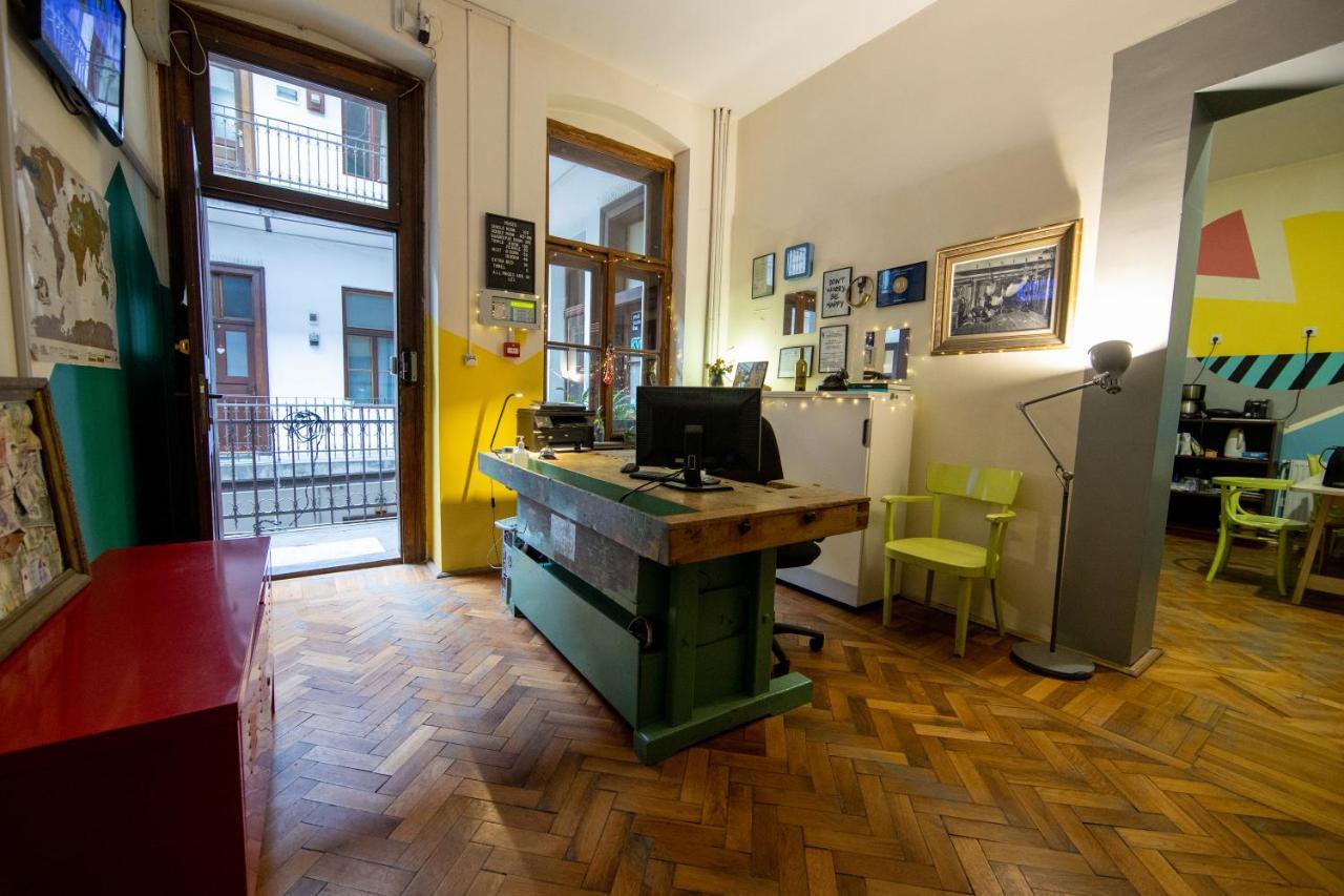 Hostel Cornel ทิมิชัวรา ภายนอก รูปภาพ